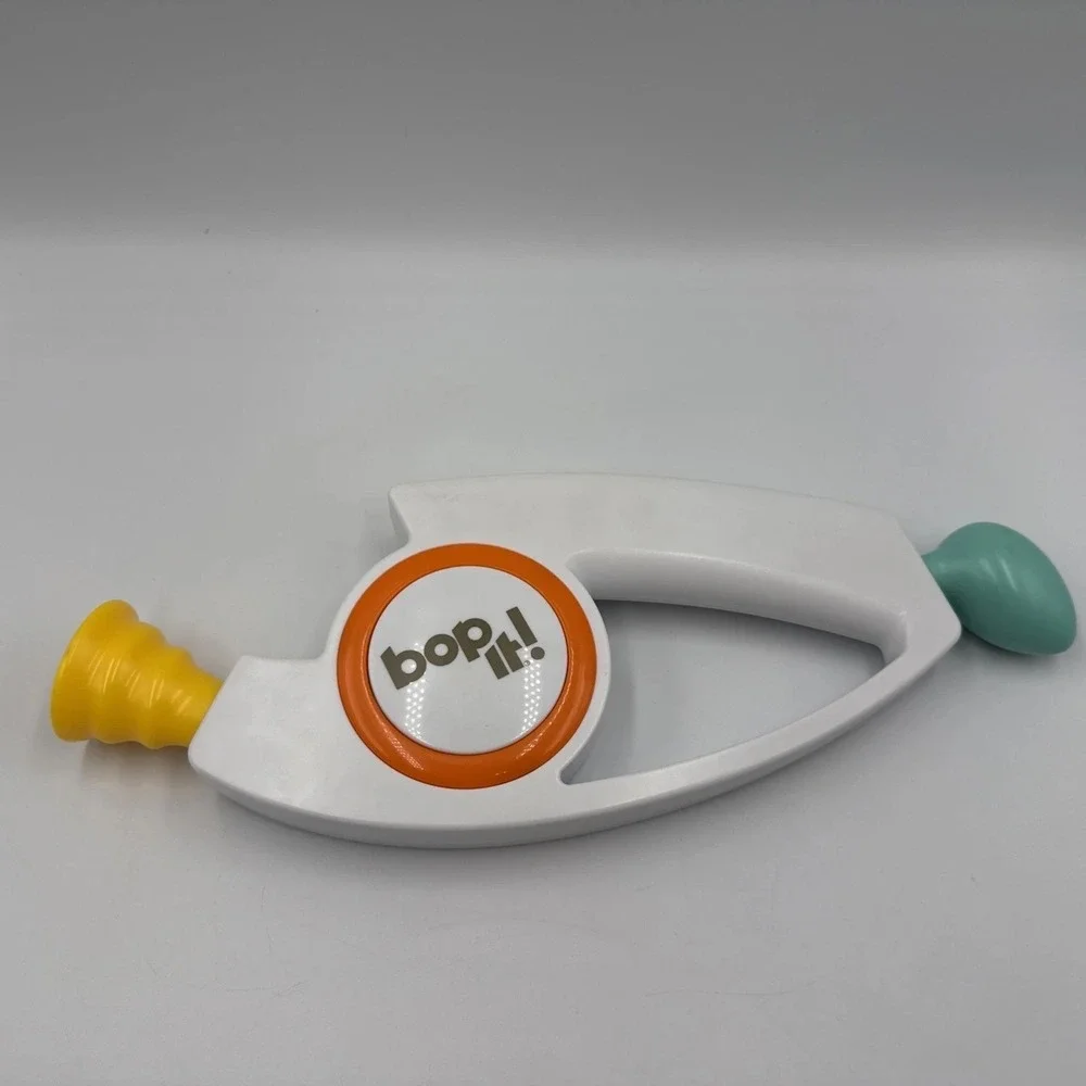 2018 Hasbro Bop It Original Electronic Game Pull Twist Handheld Toy Works Great